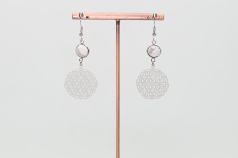 Boucles d&rsquo;oreilles Howlite fleur de vie