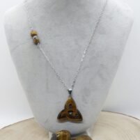 Sautoir triskel oeil de tigre